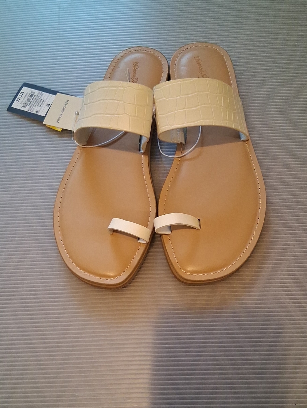 Women's Cream Croc-Texture Slide Sandals with Toe Loop